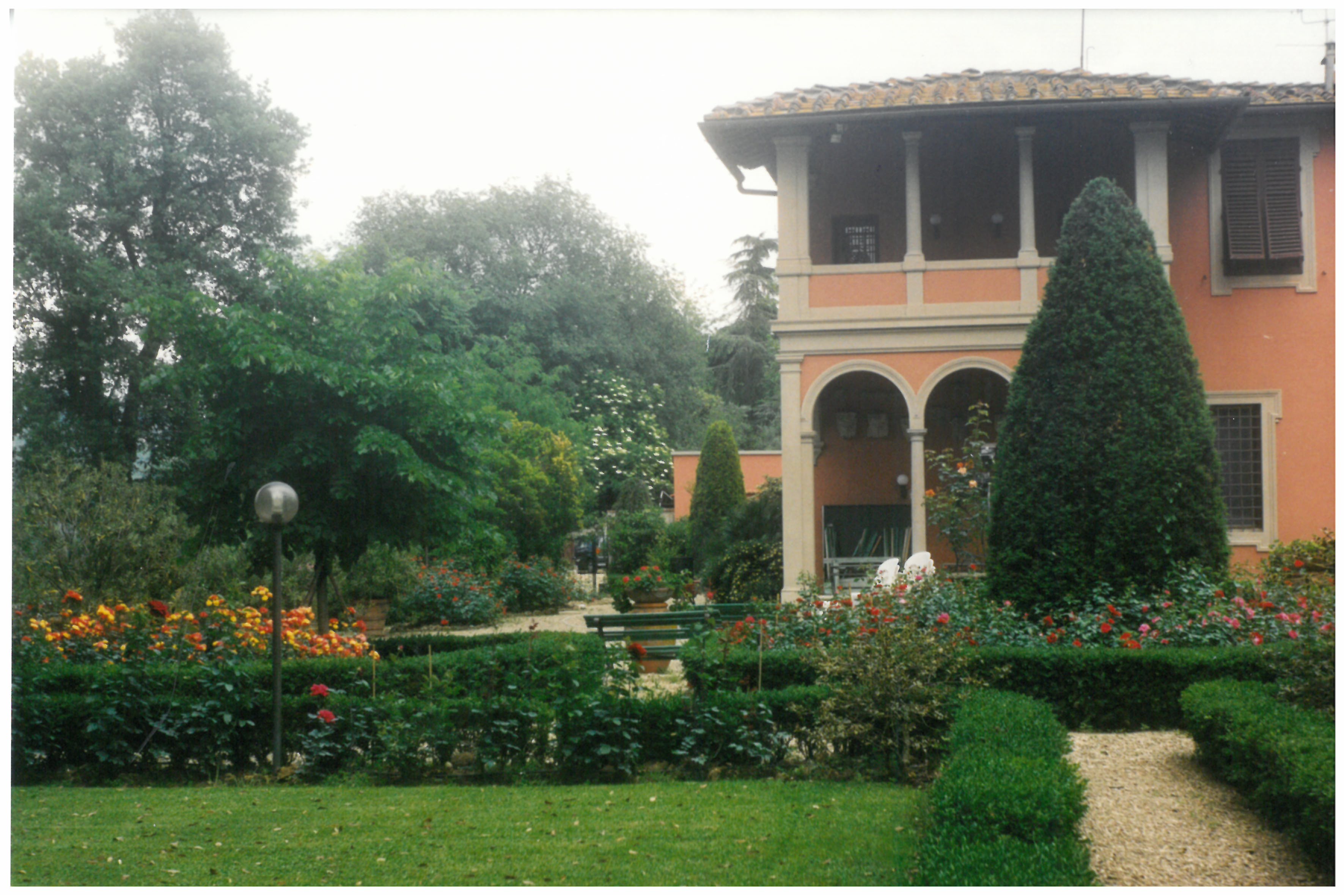 Villa Florence on the Arno river 